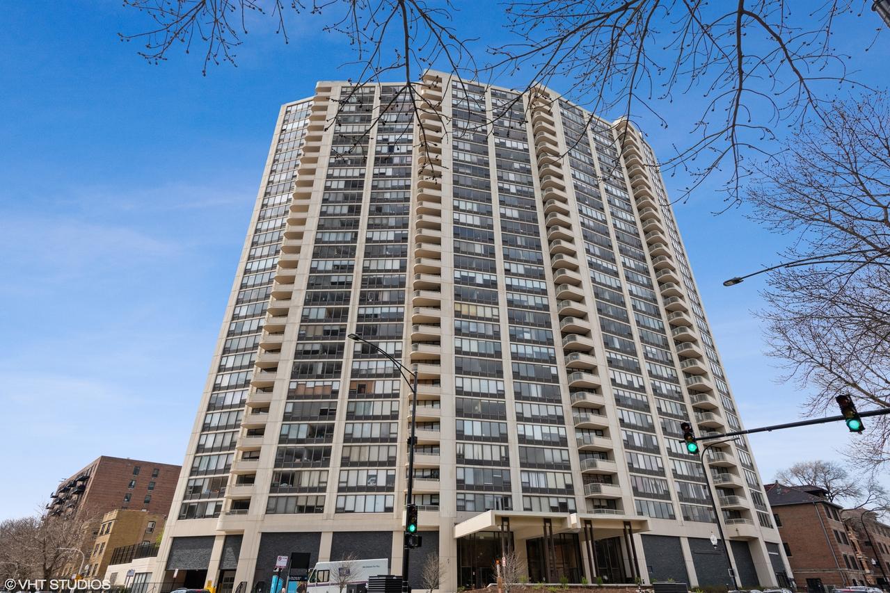3930 N Pine Grove Ave. #2104, Chicago, IL 60613