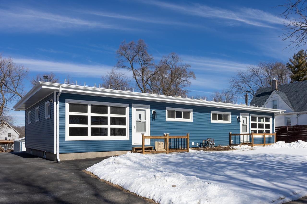 1210 Indian Ave., Aurora, IL 60505