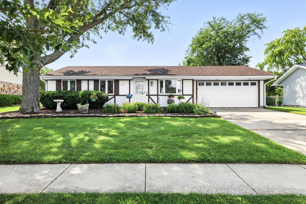 811 Sienna Dr., Schaumburg, IL 60193