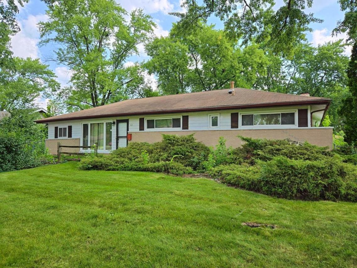 505 Geronimo St., Hoffman Estates, IL 60169