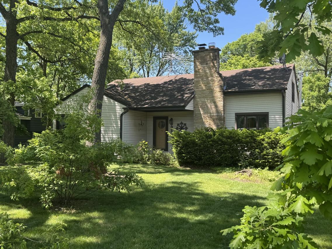 3926 Earlston Rd., Downers Grove, IL 60515