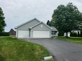 6760 N Summit Dr., Byron, IL 61010