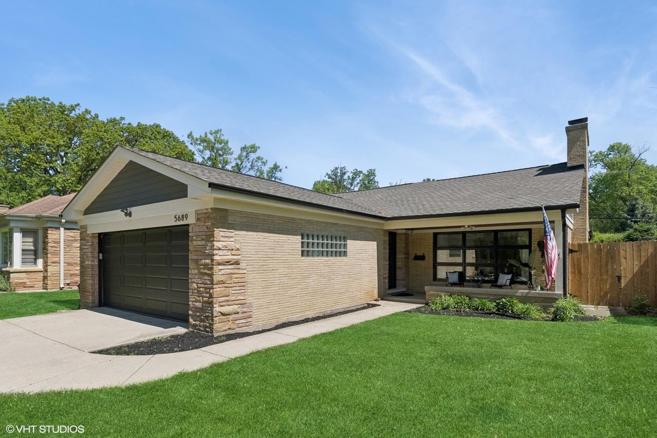 5689 N Las Casas Ave., Chicago, IL 60646