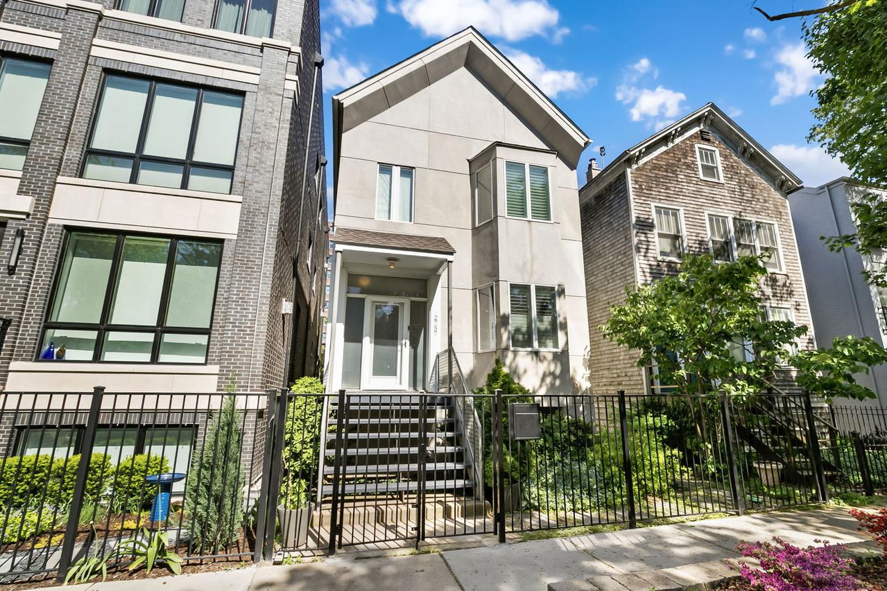 2757 N Kenmore Ave., Chicago, IL 60614