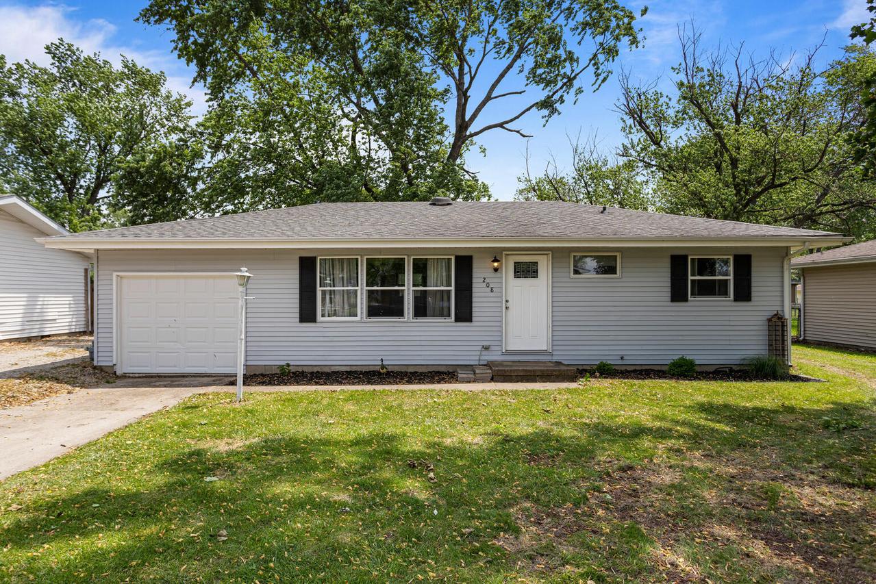 208 Rayjon Dr., Oreana, IL 62554