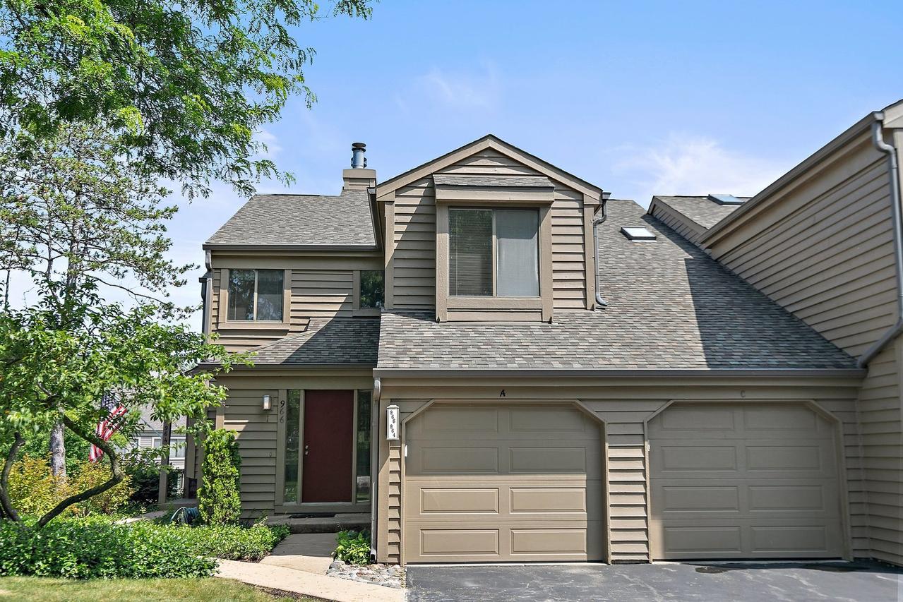 966 Shoreline Rd., Lake Barrington, IL 60010