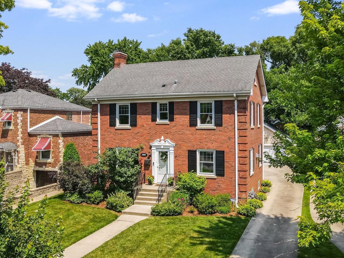 1633 S Vine Ave., Park Ridge, IL 60068