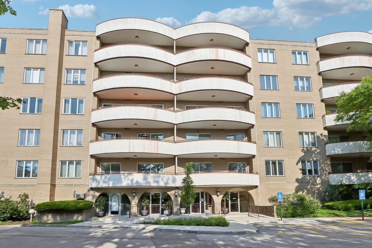 6400 N Cicero Ave. #404, Lincolnwood, IL 60712