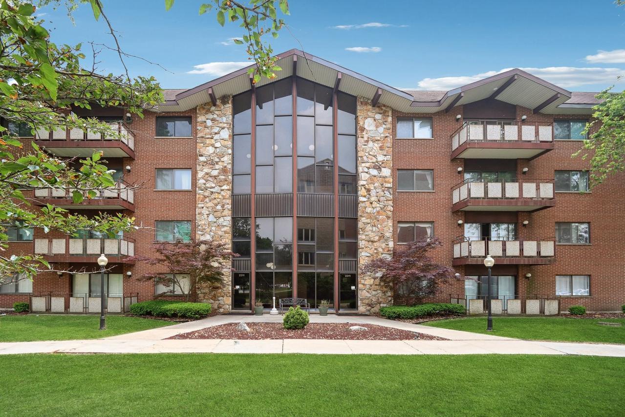 2311 183rd St. #203, Homewood, IL 60430