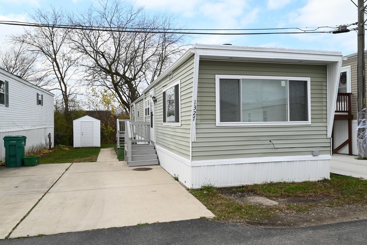 1327 W Branch Rd., Northfield, IL 60093
