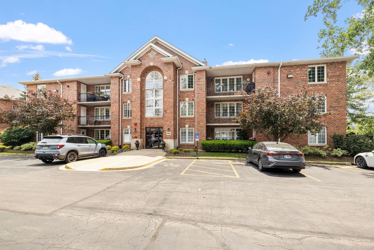 5645 S Cass Ave. #103, Westmont, IL 60559
