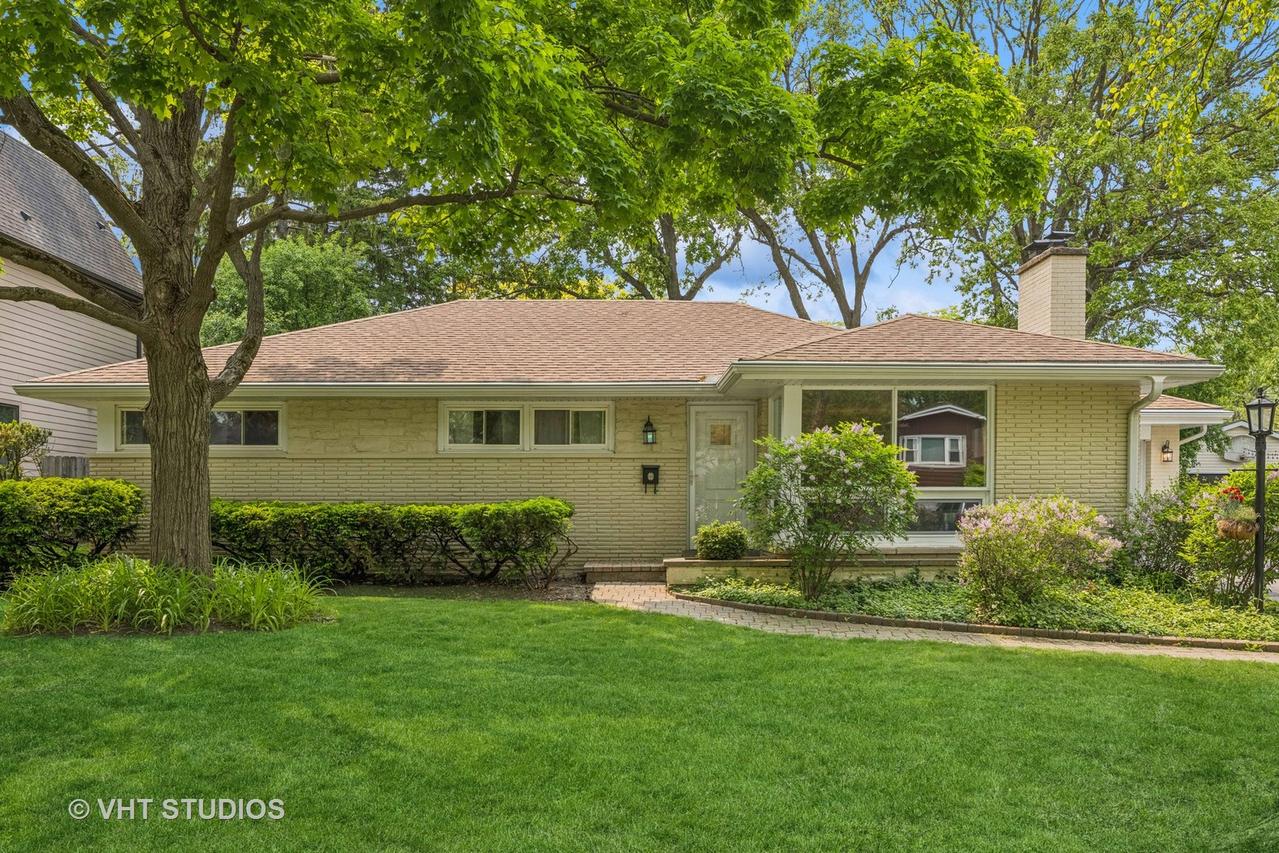 1036 Warrington Rd., Deerfield, IL 60015