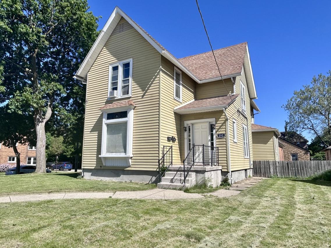 252 Jefferson Ave., Elgin, IL 60120