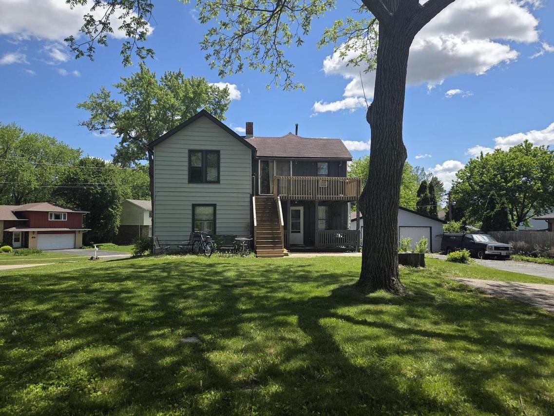 945-947 South St., Woodstock, IL 60098