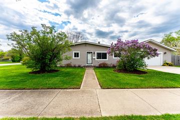 204 N Rohlwing Rd., Palatine, IL 60074