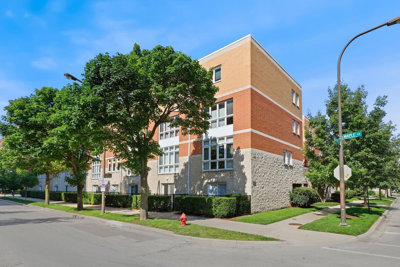 1889 Maple Ave. #N1, Evanston, IL 60201