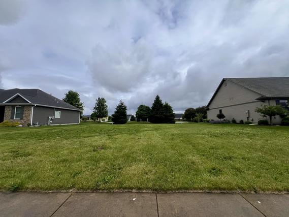 5006 Chestnut Grove Dr., Champaign, IL 61822