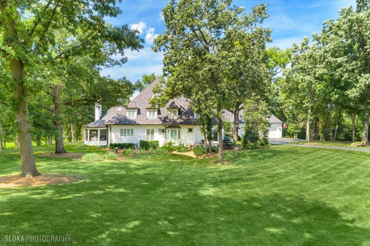 166 N Buckley Rd., Barrington Hills, IL 60010