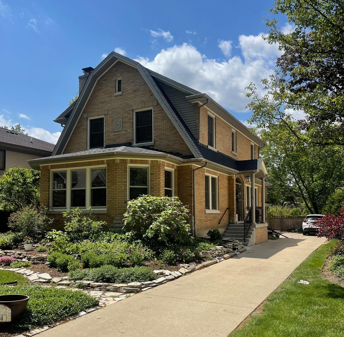 584 S Arlington Ave., Elmhurst, IL 60126