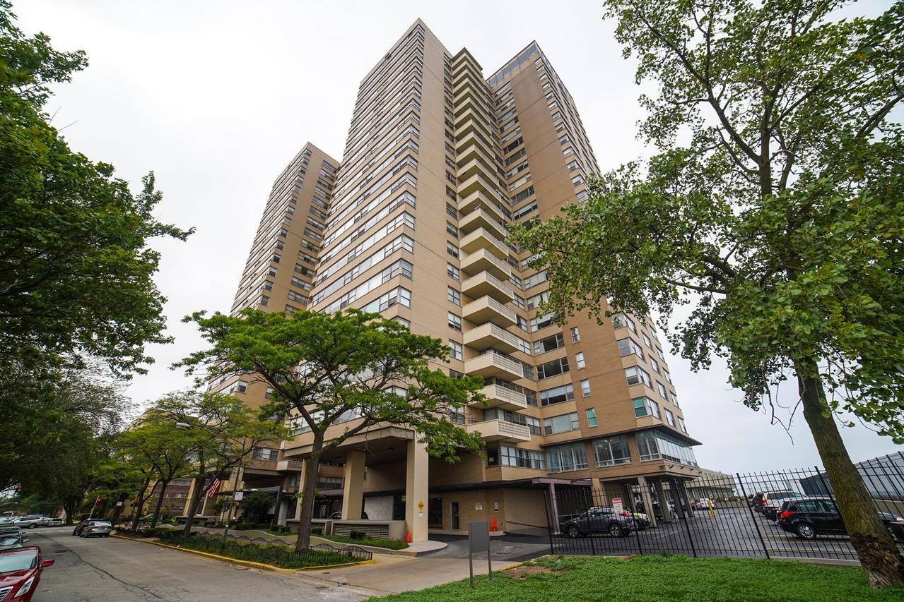 6301 N Sheridan Rd. #22N, Chicago, IL 60660