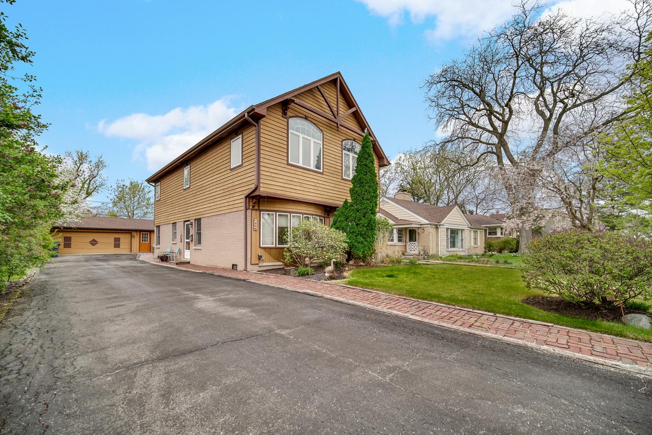 438 Washington St., Glenview, IL 60025