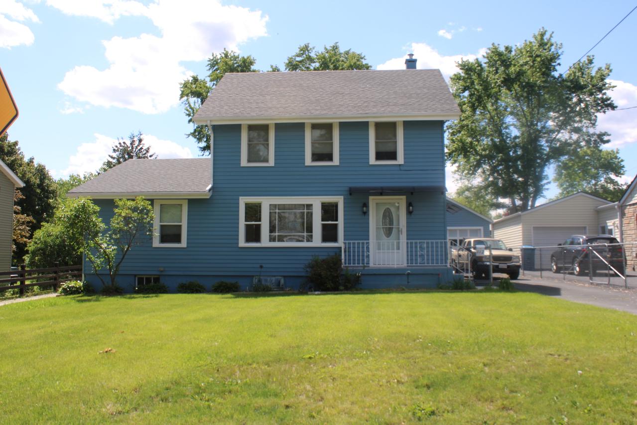 112 S Collins St., South Elgin, IL 60177