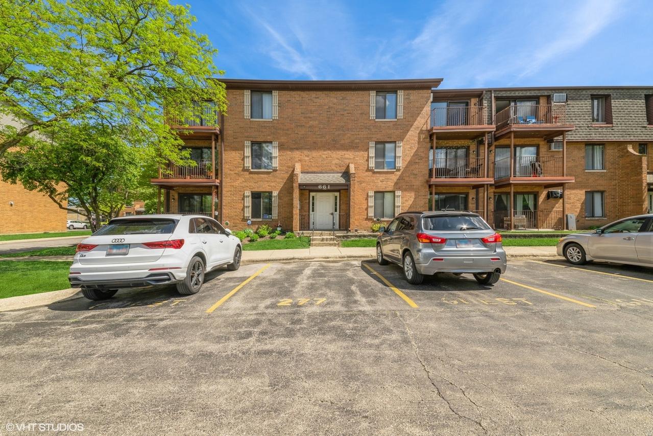 661 N Briar Hill Ln. #6, Addison, IL 60101