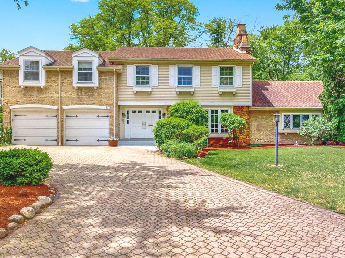 140 N Quincy St., Hinsdale, IL 60521