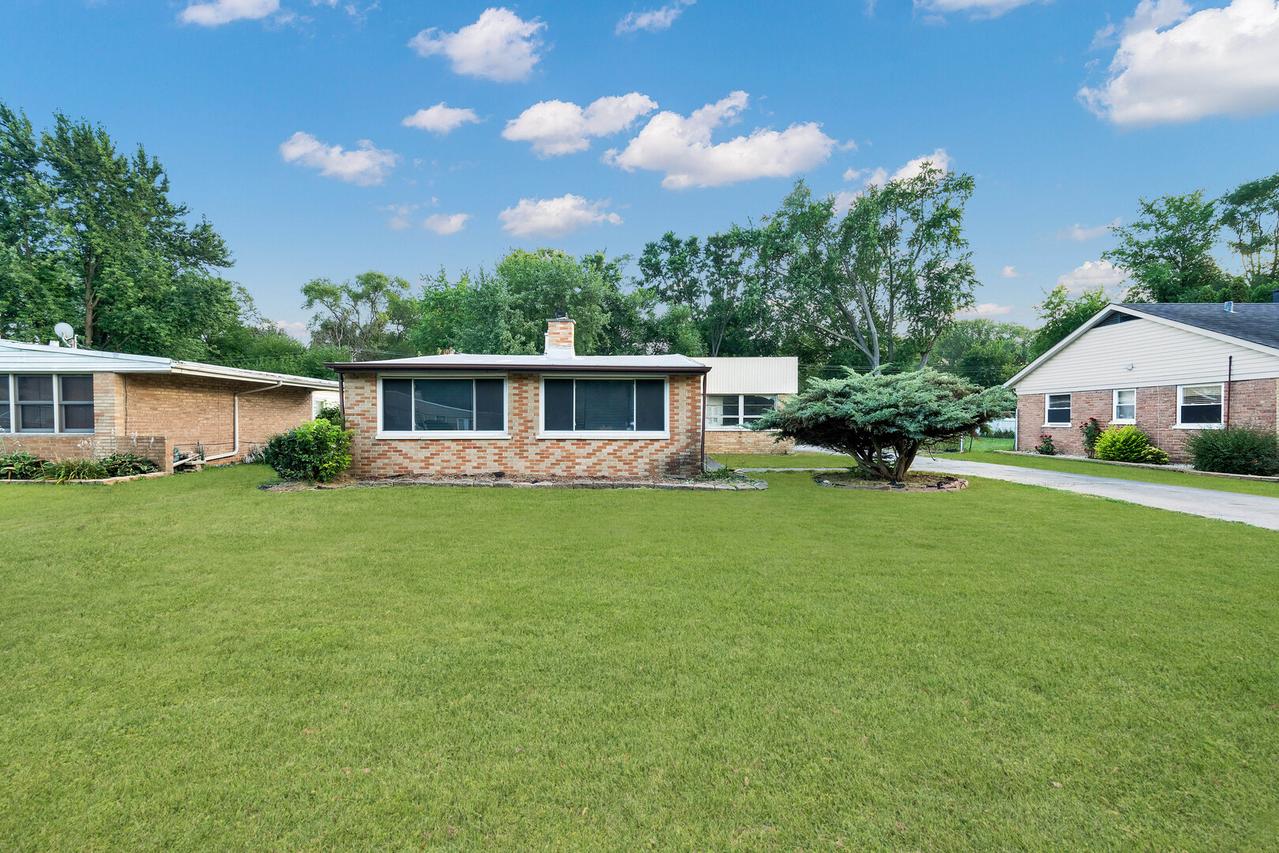 15300 Parkside Dr., Markham, IL 60428