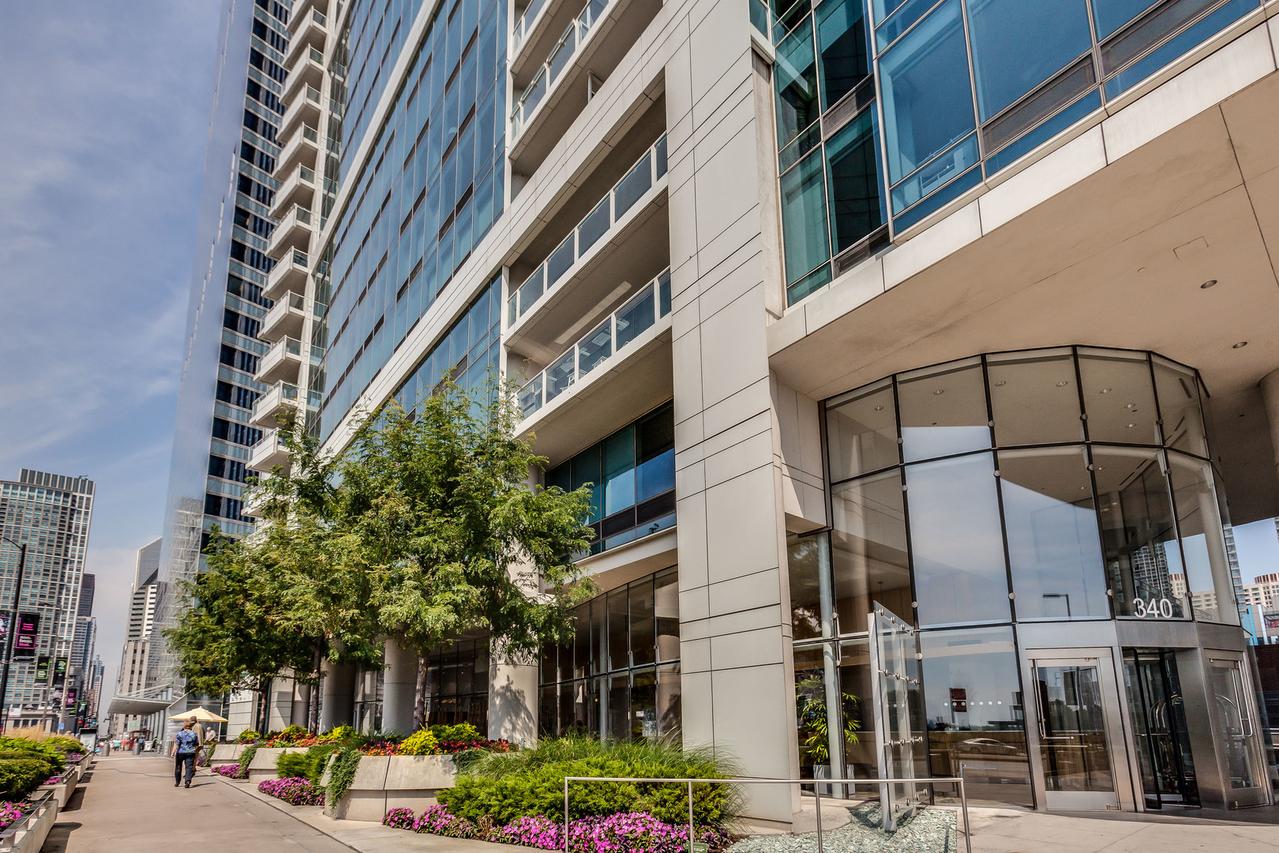 340 E Randolph St. #1304, Chicago, IL 60601