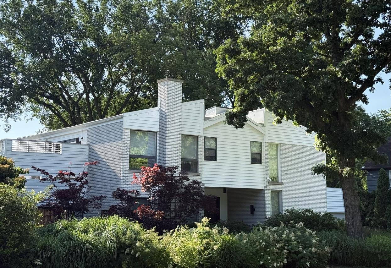 941 Harms Rd., Glenview, IL 60025