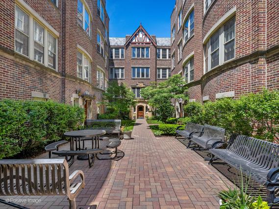 1128 Washington Blvd. #2A, Oak Park, IL 60302