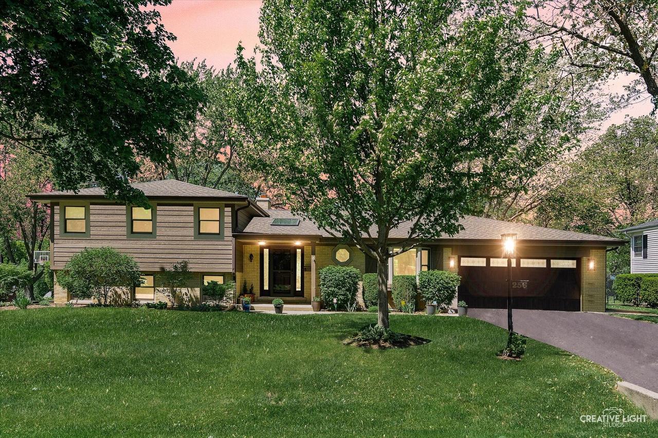 256 Beverly Rd., Barrington, IL 60010