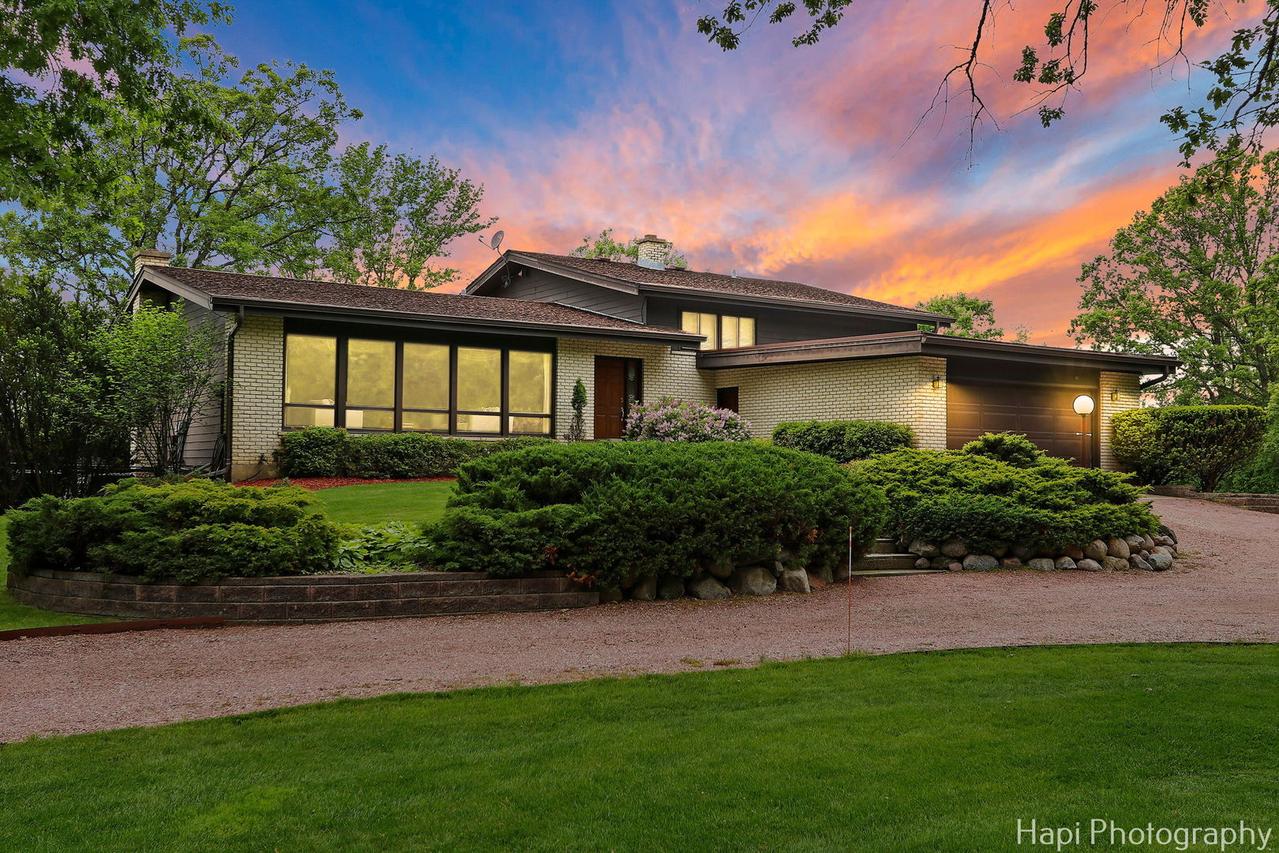 400 Riverwoods Rd., Mettawa, IL 60045