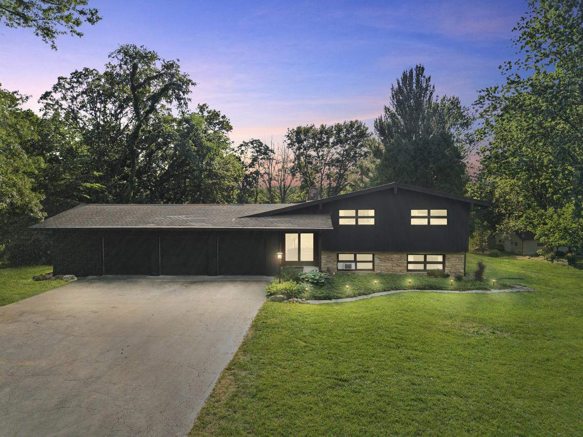 2494 Shepard Dr., Freeport, IL 61032