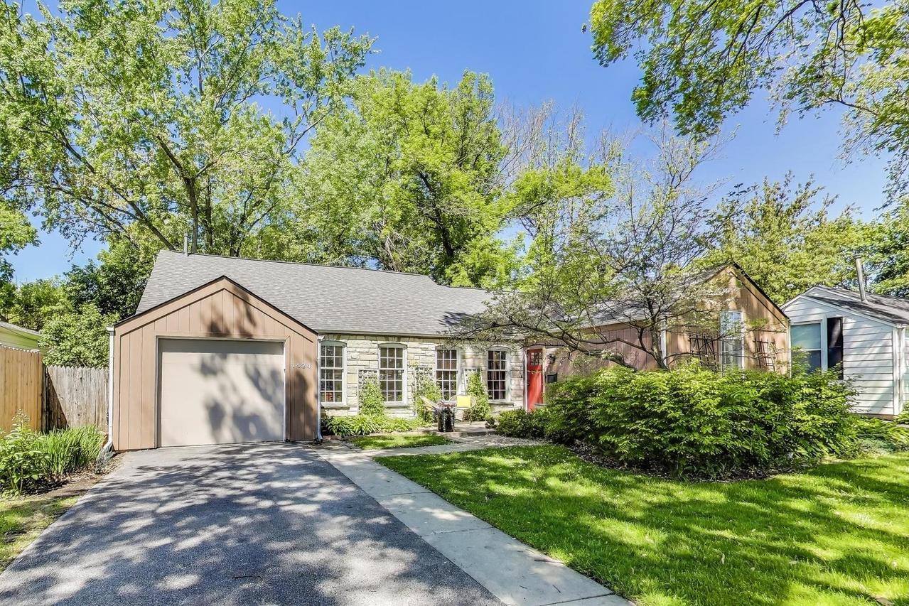 1424 Sycamore Ln., Northbrook, IL 60062