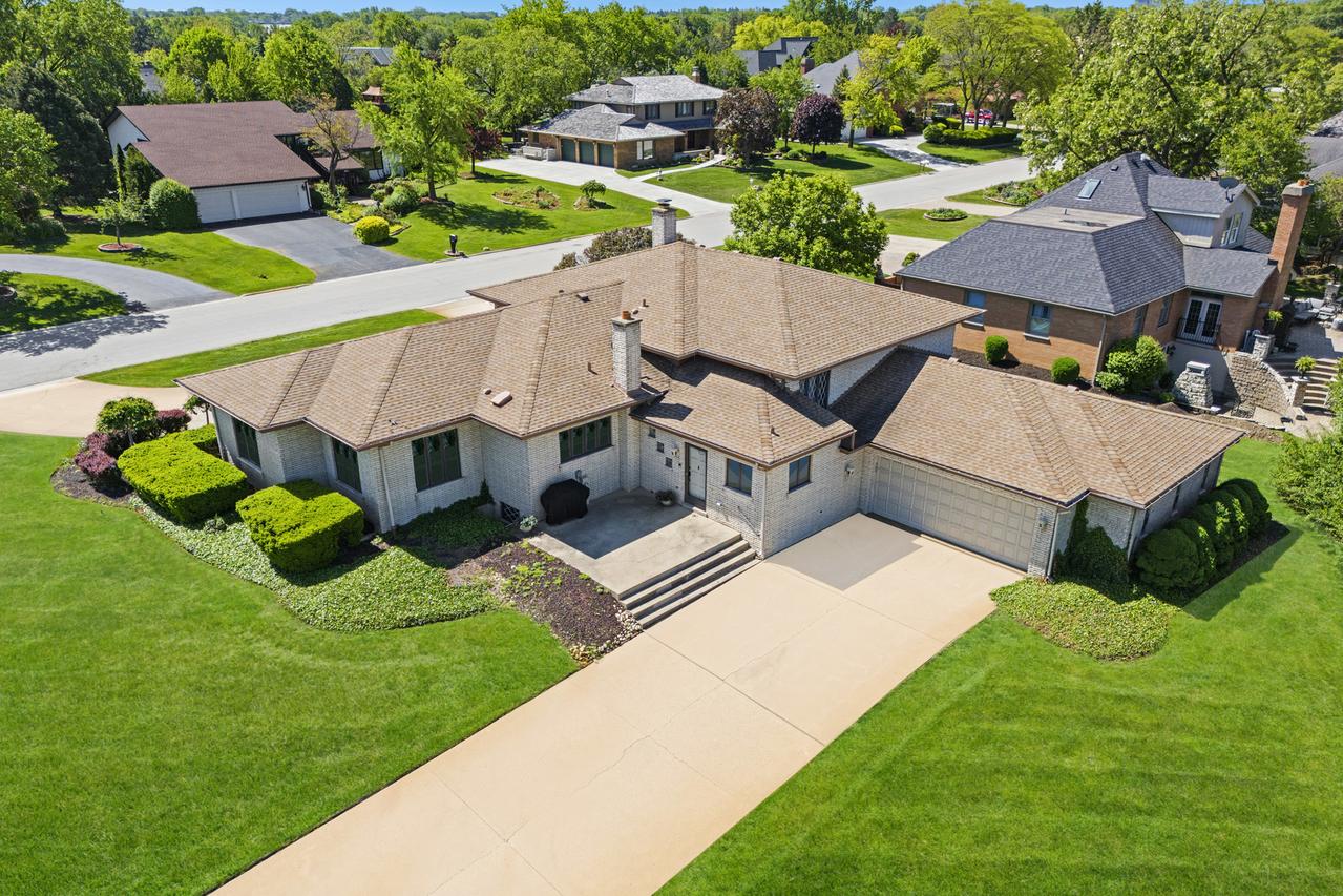 2 Hamilton Ln., Oak Brook, IL 60523