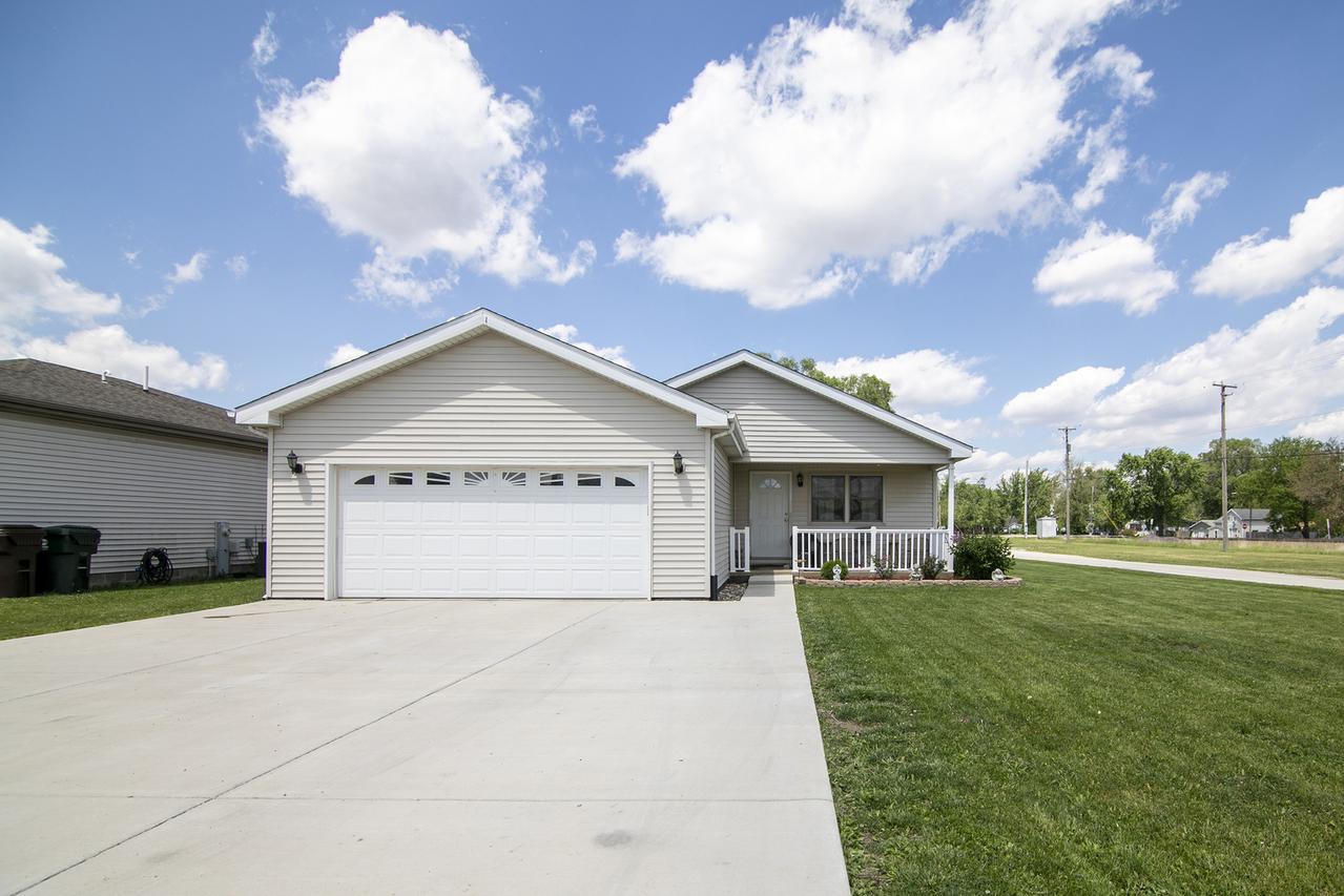 107 Eastern Illinois Ave., St. Anne, IL 60964