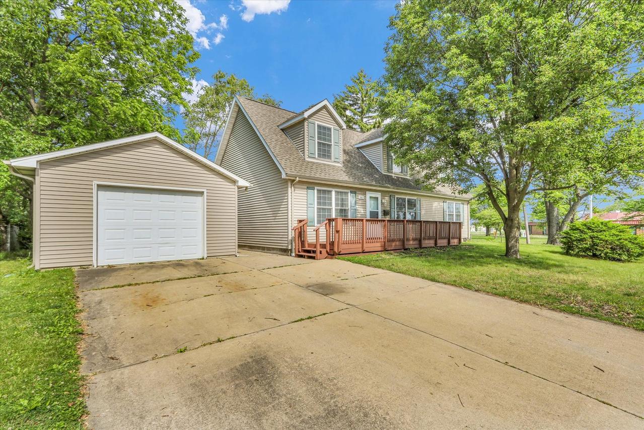 901 Lanore Dr., Urbana, IL 61802