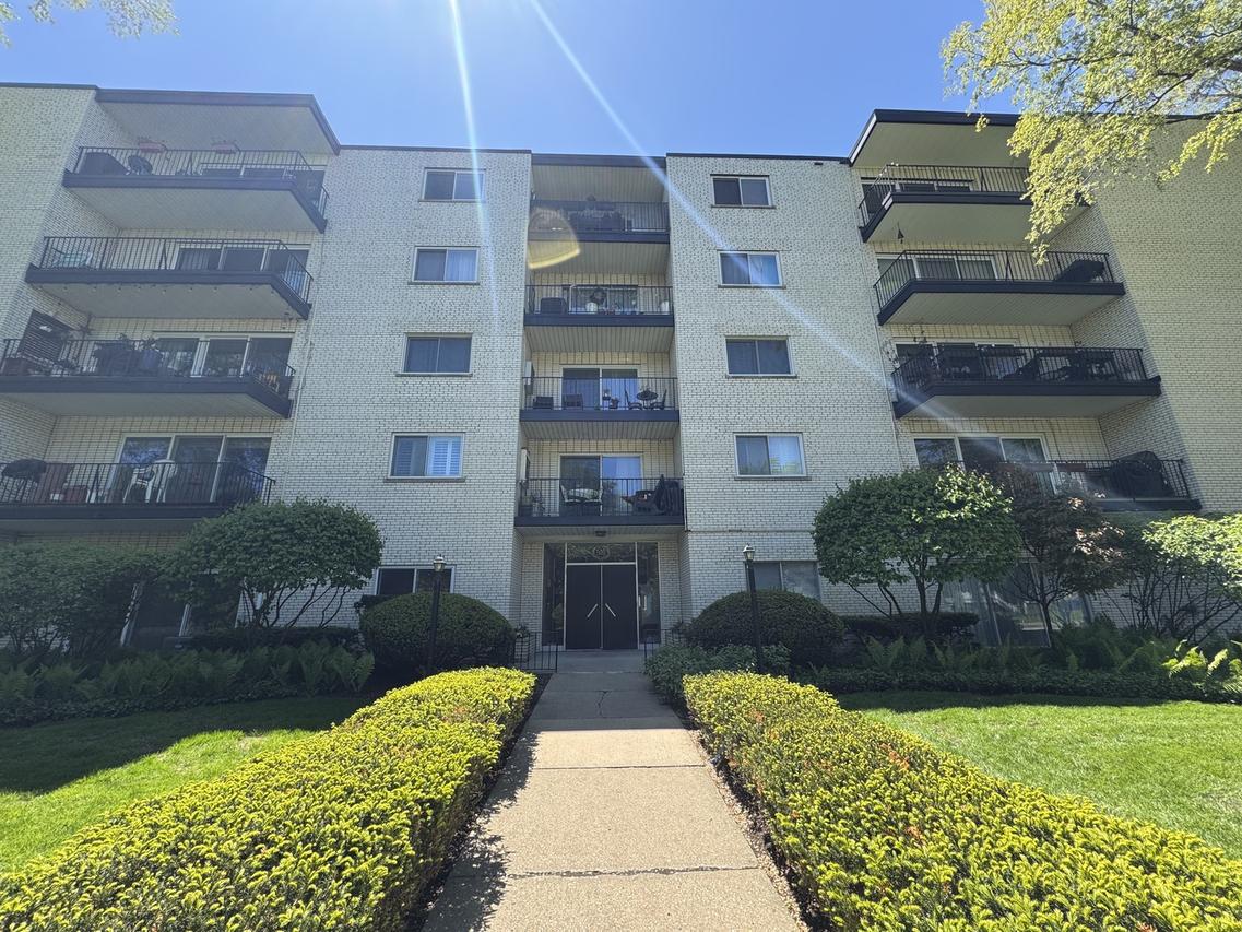 820 Oakton St. #2B, Evanston, IL 60202
