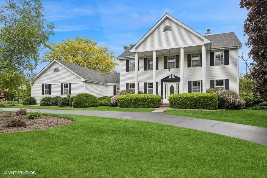 1302 Moraine Dr., Woodstock, IL 60098