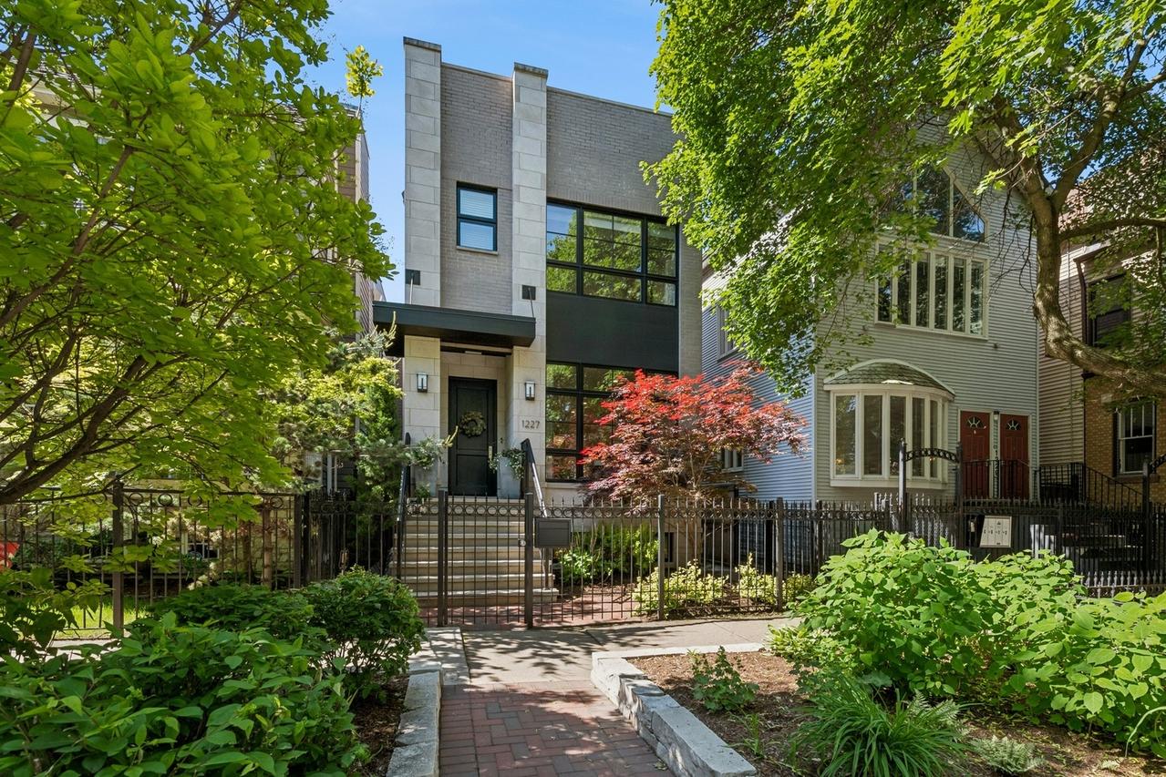 1227 W Wellington Ave., Chicago, IL 60657