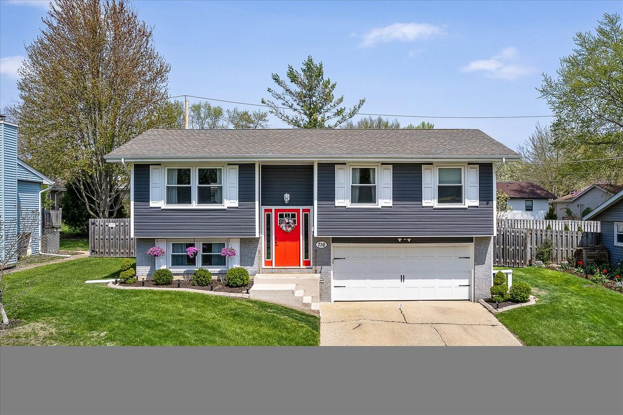 716 S 9th Ave., St. Charles, IL 60174