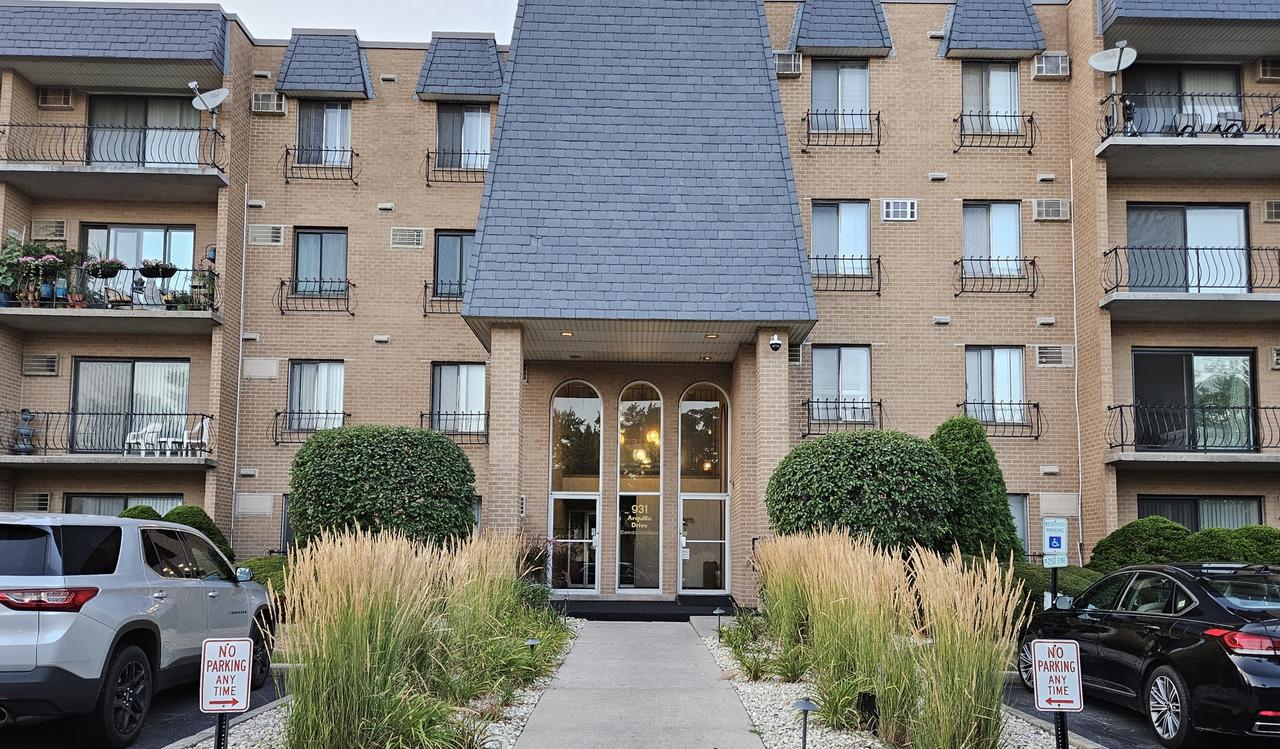 931 W Arquilla Dr. #415, Glenwood, IL 60425