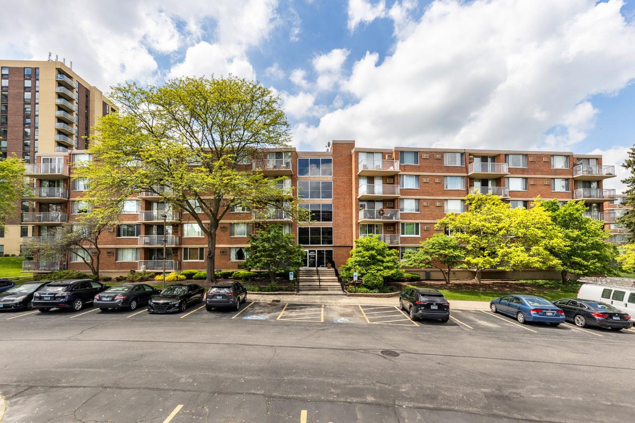 2222 S Stewart Ave. #4K, Lombard, IL 60148