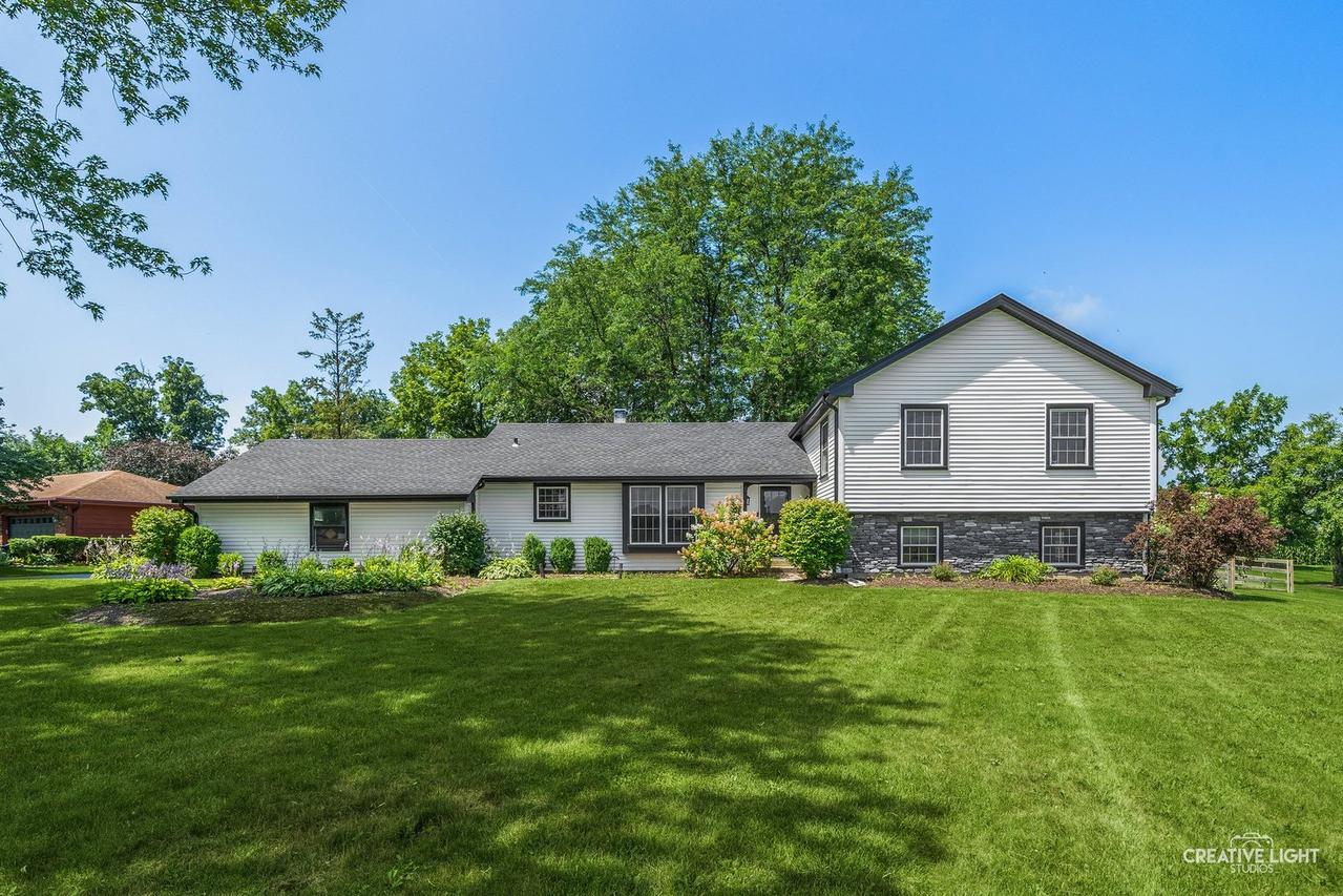1S040 Donny Hill Rd., Elburn, IL 60119