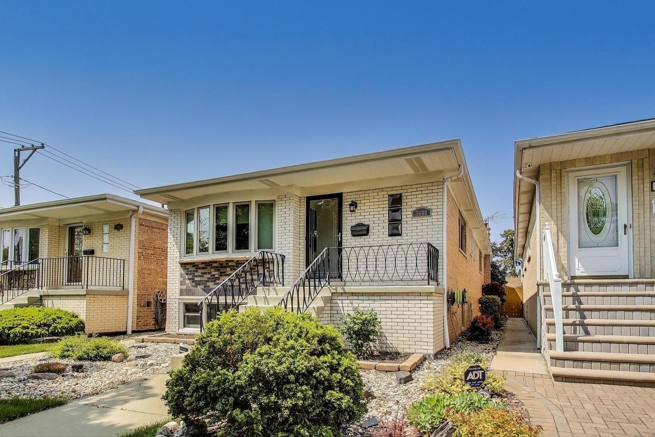 5560 W Ardmore Ave., Chicago, IL 60646