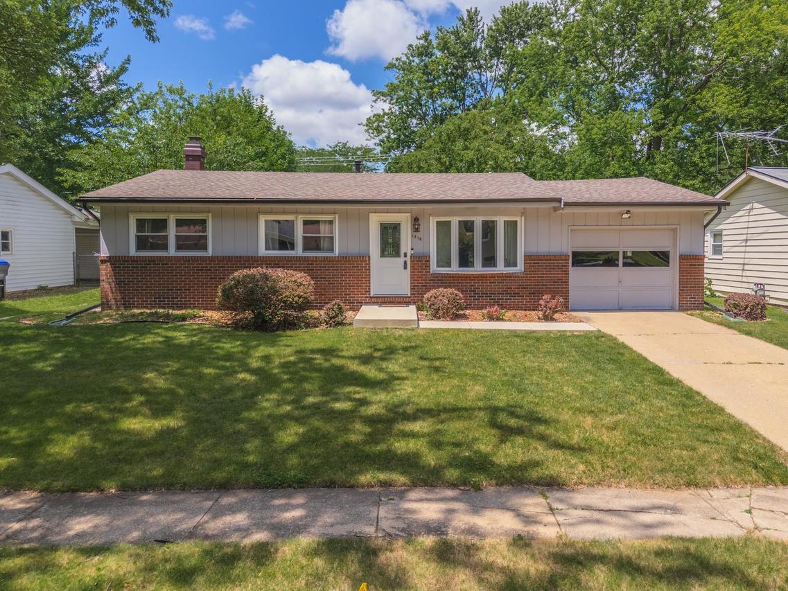 1216 Townley Dr., Bloomington, IL 61704