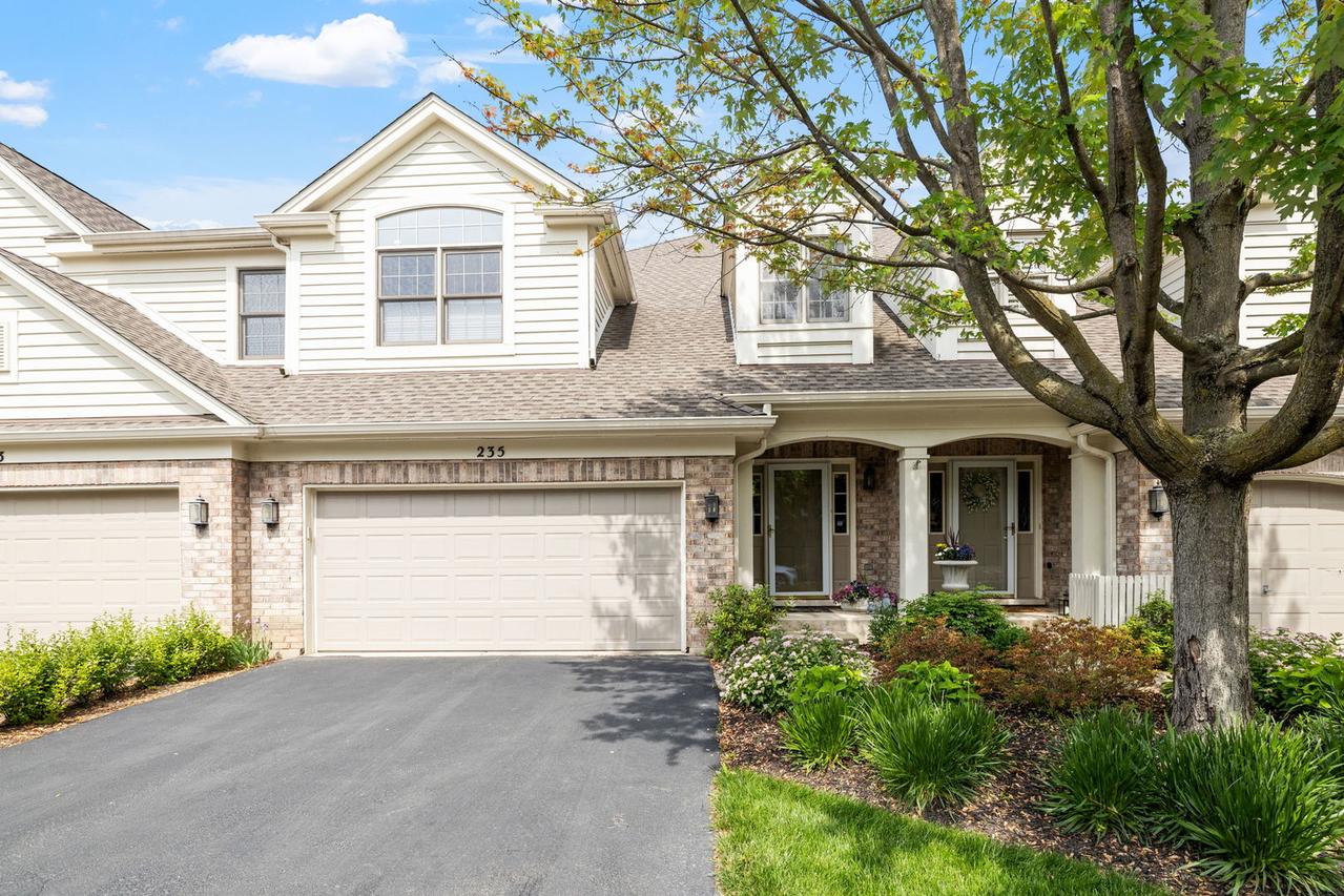 235 Wildflower Ln., Willow Springs, IL 60525