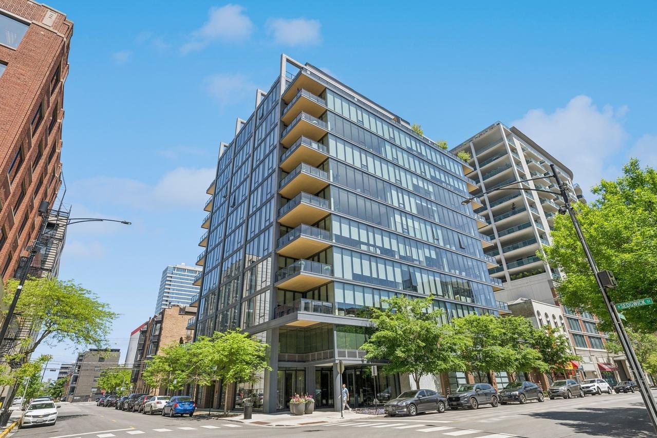 366 W Superior St. #702, Chicago, IL 60654